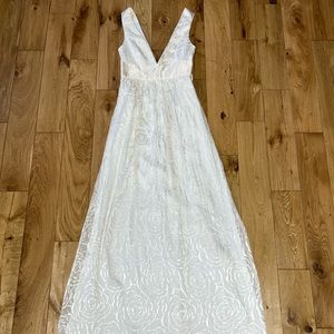 BCBGMAXAZRIA ivory maxi dress gown v neck back tie bow wedding dress